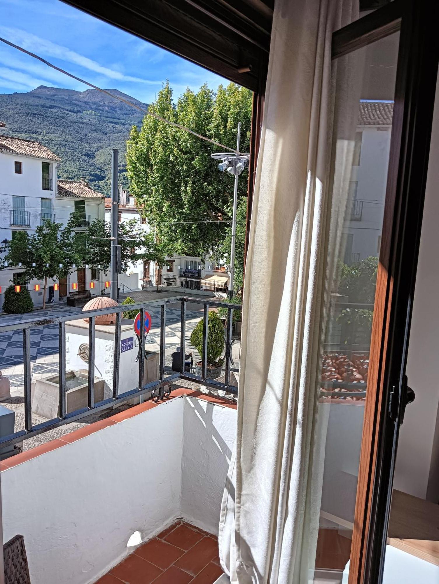 La Casa De La Plaza Lägenhet Guejar Sierra Exteriör bild